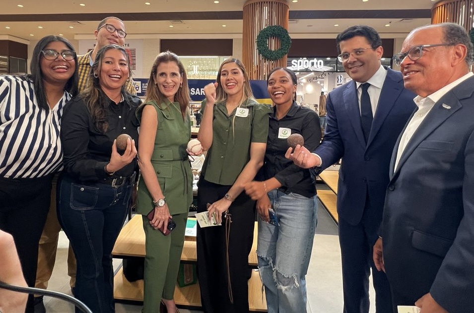 Estudiantes de UNICARIBE ganan primer lugar en la IX Feria de Emprendedores de la República Dominicana con el emprendimiento SargaOut