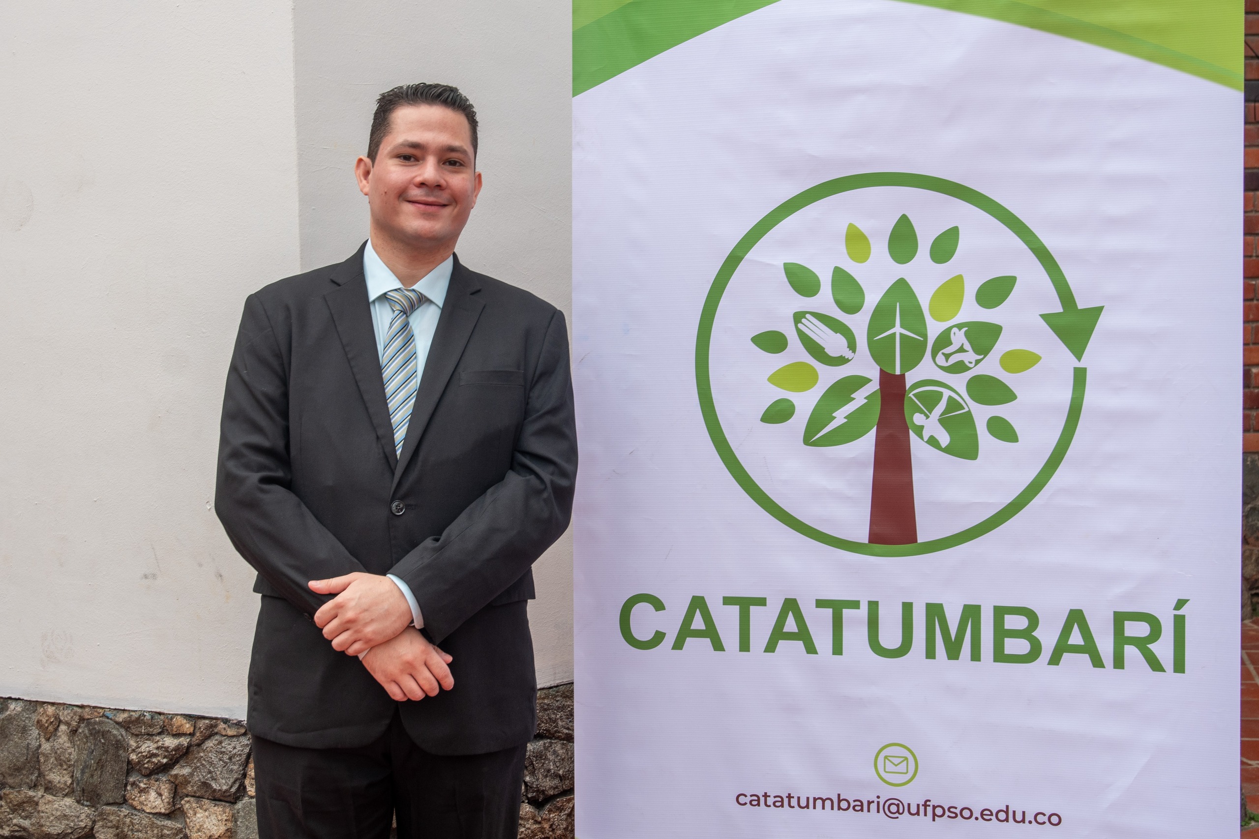 Profesor de UNICARIBE participa como conferencista internacional en el V Seminario Catatumbarí en Colombia.