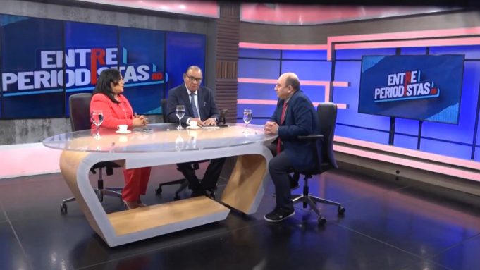 El profesor Marlon Molina aborda los retos de la ciberseguridad en el programa Entre Periodistas