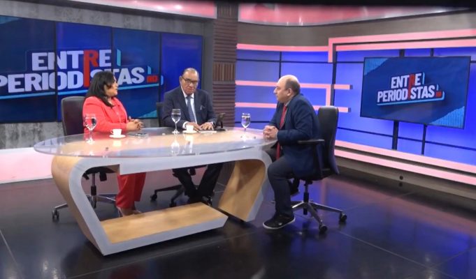 El profesor Marlon Molina aborda los retos de la ciberseguridad en el programa Entre Periodistas