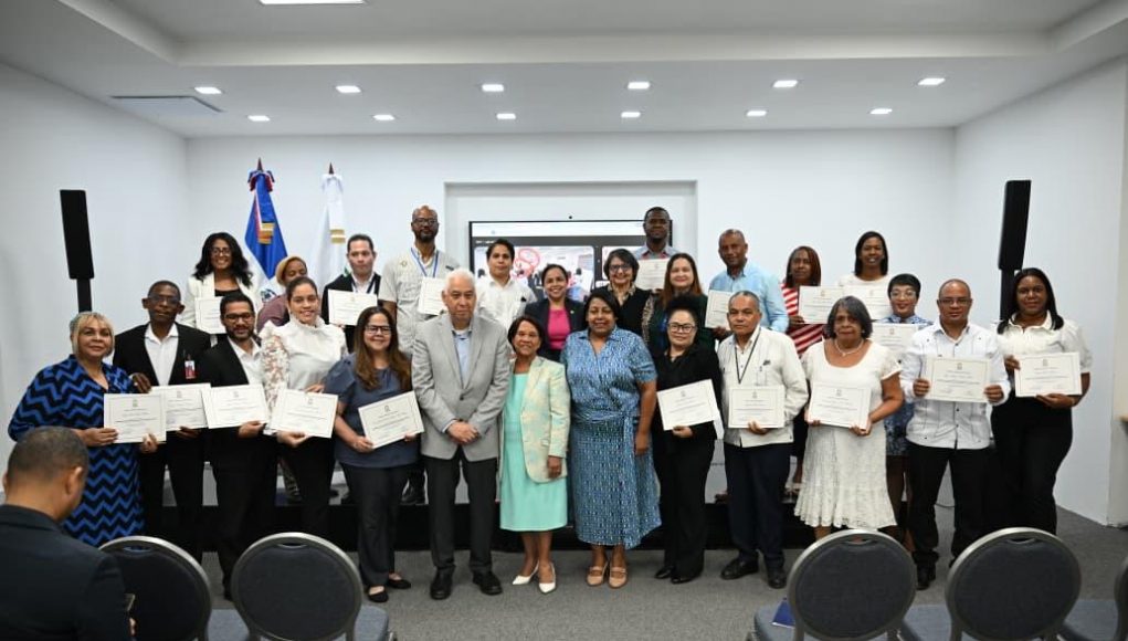 UNICARIBE clausura Diplomado en Inteligencia Artificial Generativa para la Innovación Docente