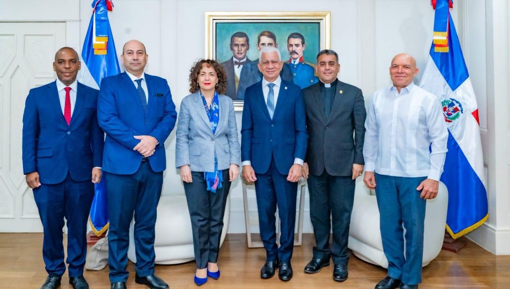El CCC participa en encuentro institucional con la embajadora de España en el Senado