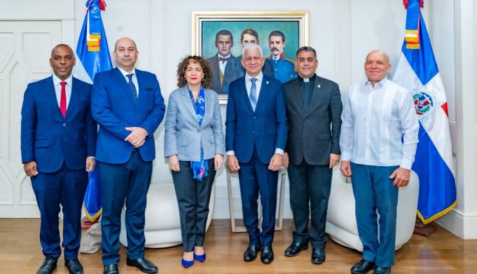 El CCC participa en encuentro institucional con la embajadora de España en el Senado