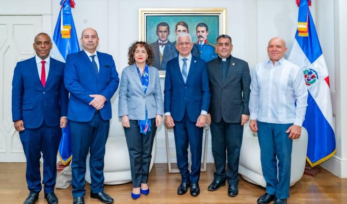 El CCC participa en encuentro institucional con la embajadora de España en el Senado